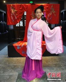 汉服成人女走秀视频,成人女汉服走秀风采展示