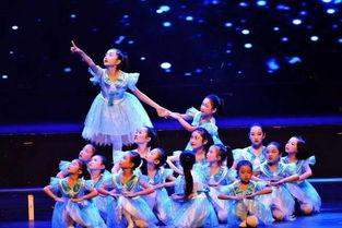 拜年服舞蹈成人喜庆视频