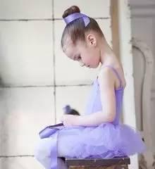 盘头发成人舞蹈视频,跟随视频学习优雅成人舞蹈技巧