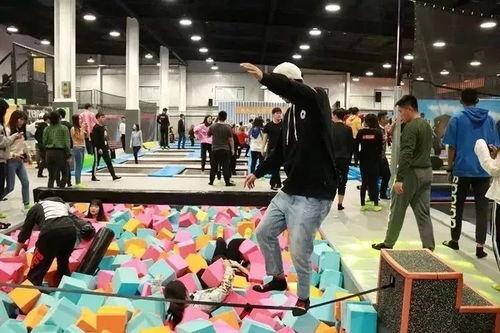 成人蹦床中街视频,揭秘成人蹦床中街的激情与魅力