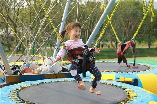 成人蹦床中街视频,揭秘成人蹦床中街的激情与魅力