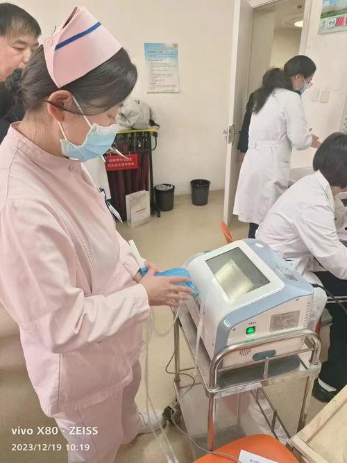 物理降温成人演示视频讲解,成人居家降温技巧解析